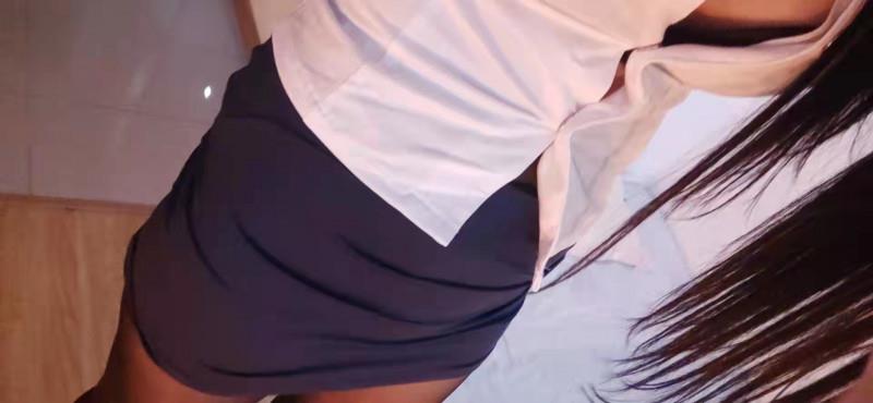 燕子矶附近长腿妹子 第3张