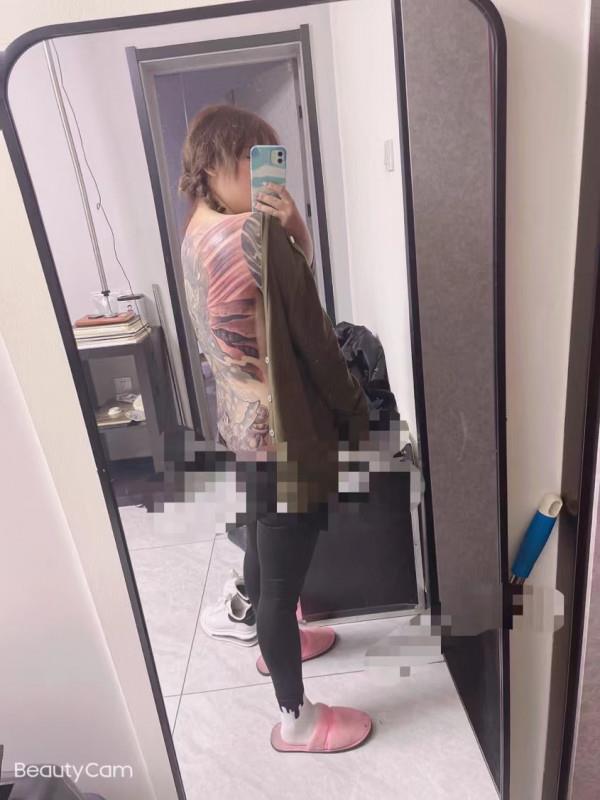 东北花臂满背小姐姐 第2张