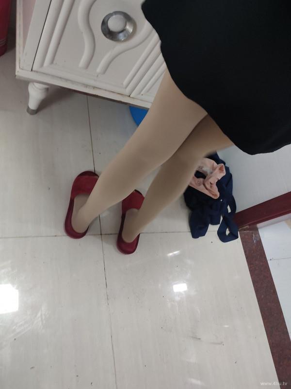 可舌吻小姐姐 第2张