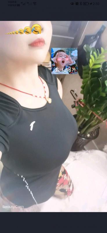 大波服装店老板娘 第1张
