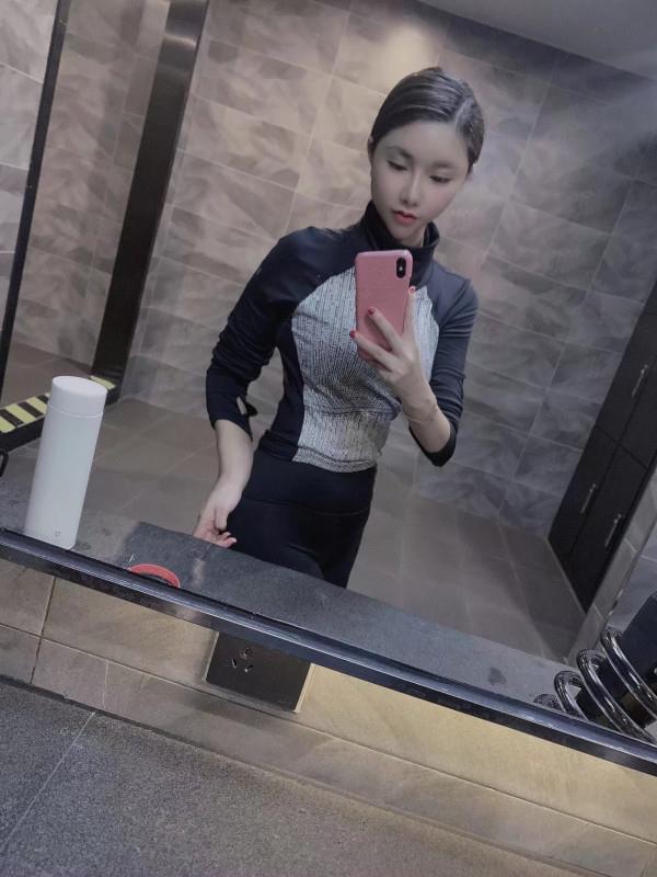 一字马啪啪瑜伽教练兼职 第1张