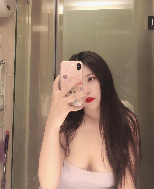 气质大奶少妇 第1张
