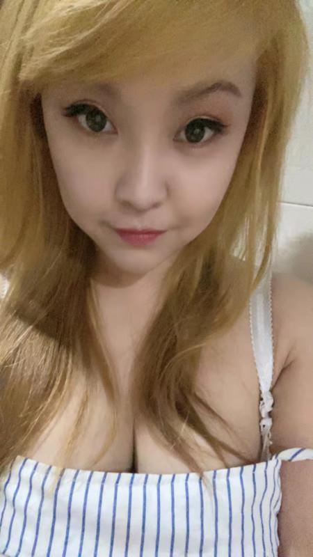 大奶服务控依依 第1张