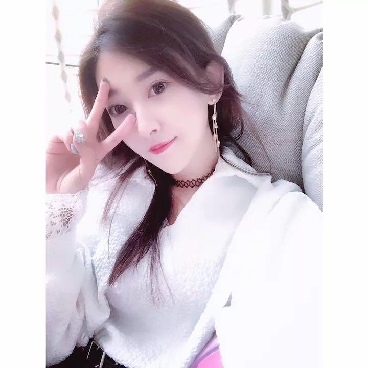 气质高雅的美女，身材苗条屁股大 第3张