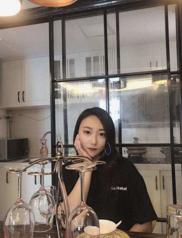 圆乎乎的御姐珊珊 第1张