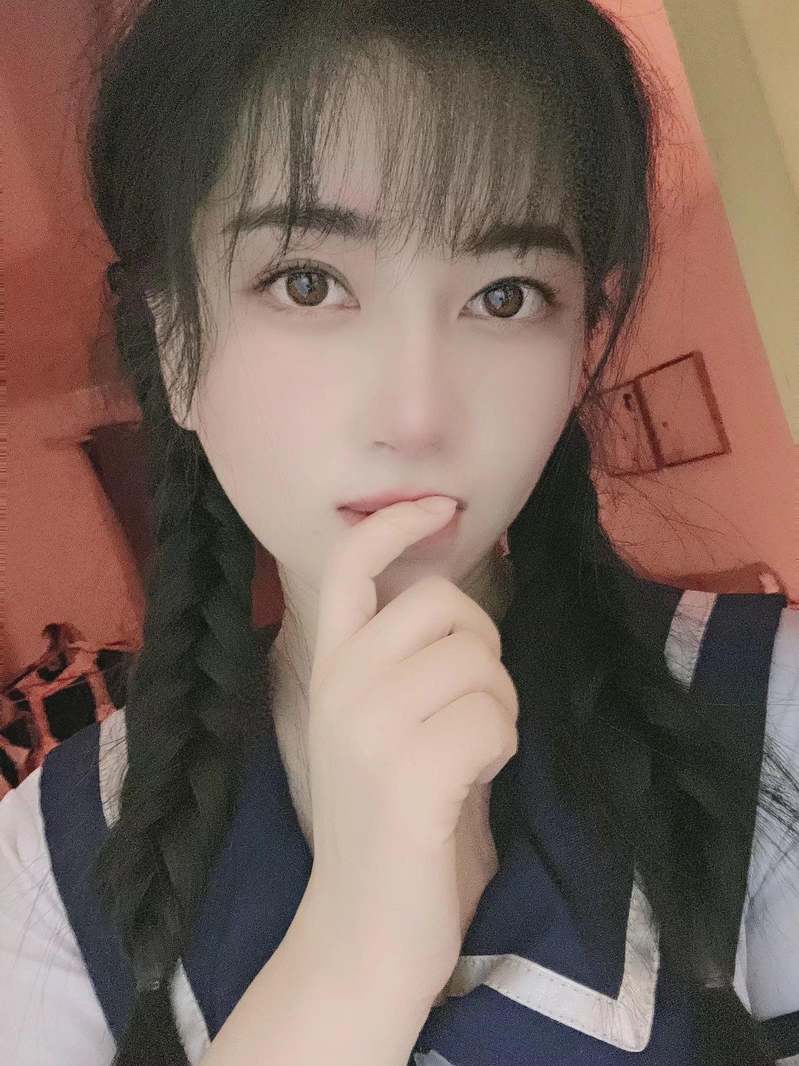 麻花辫少女佳佳 第1张