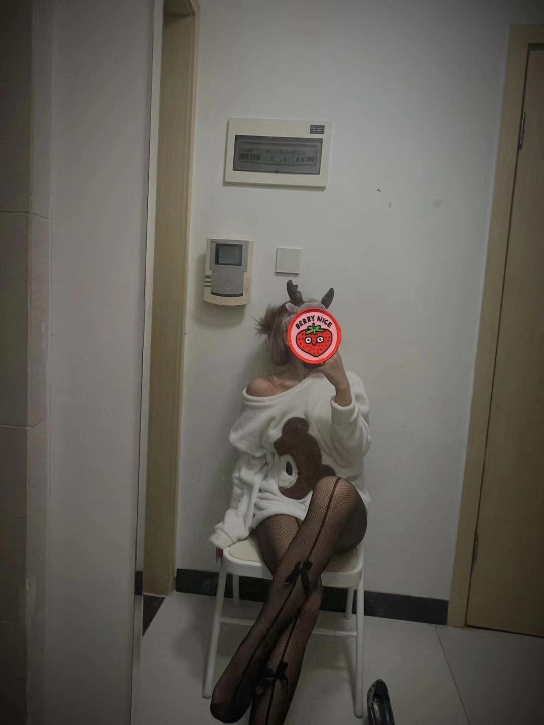 00后颜值身材能打 第1张