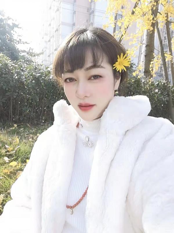体验温柔美女 第1张