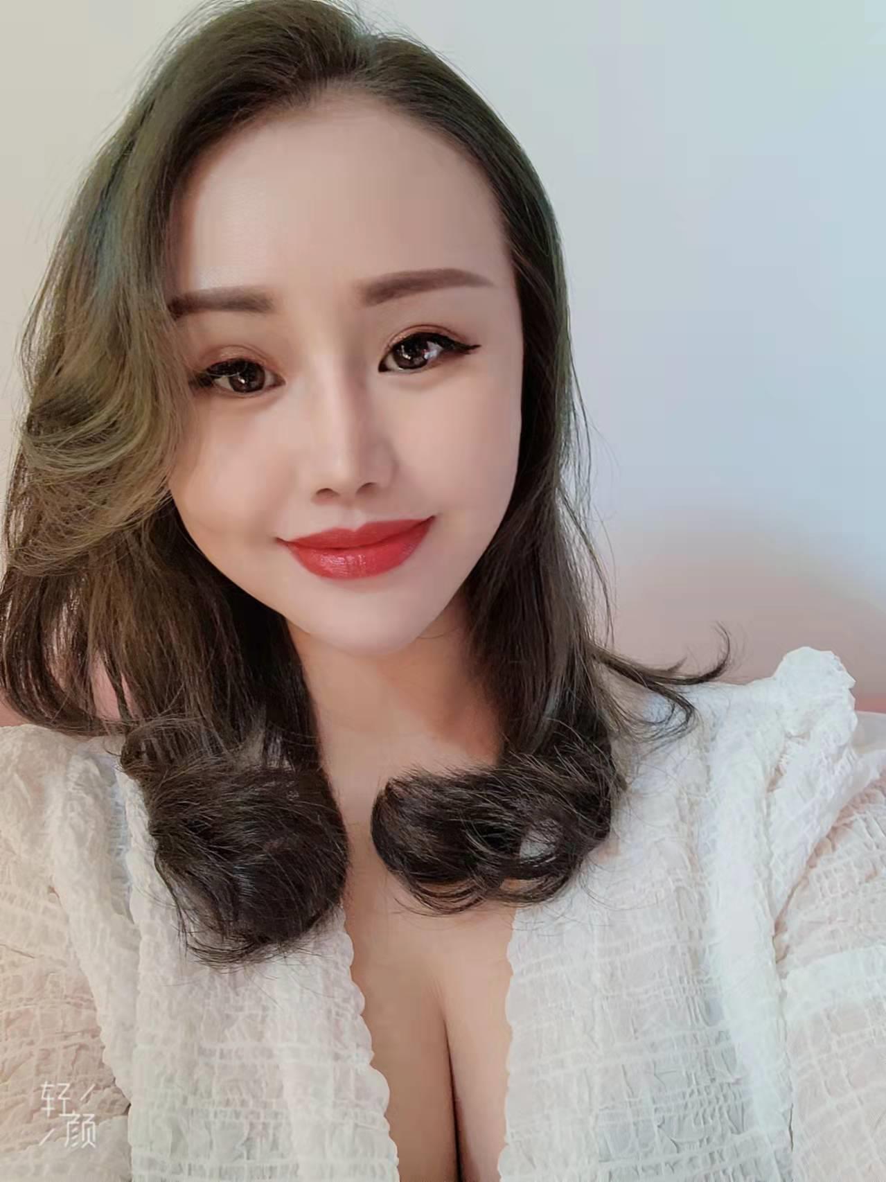 丰满窈窕美女 第2张