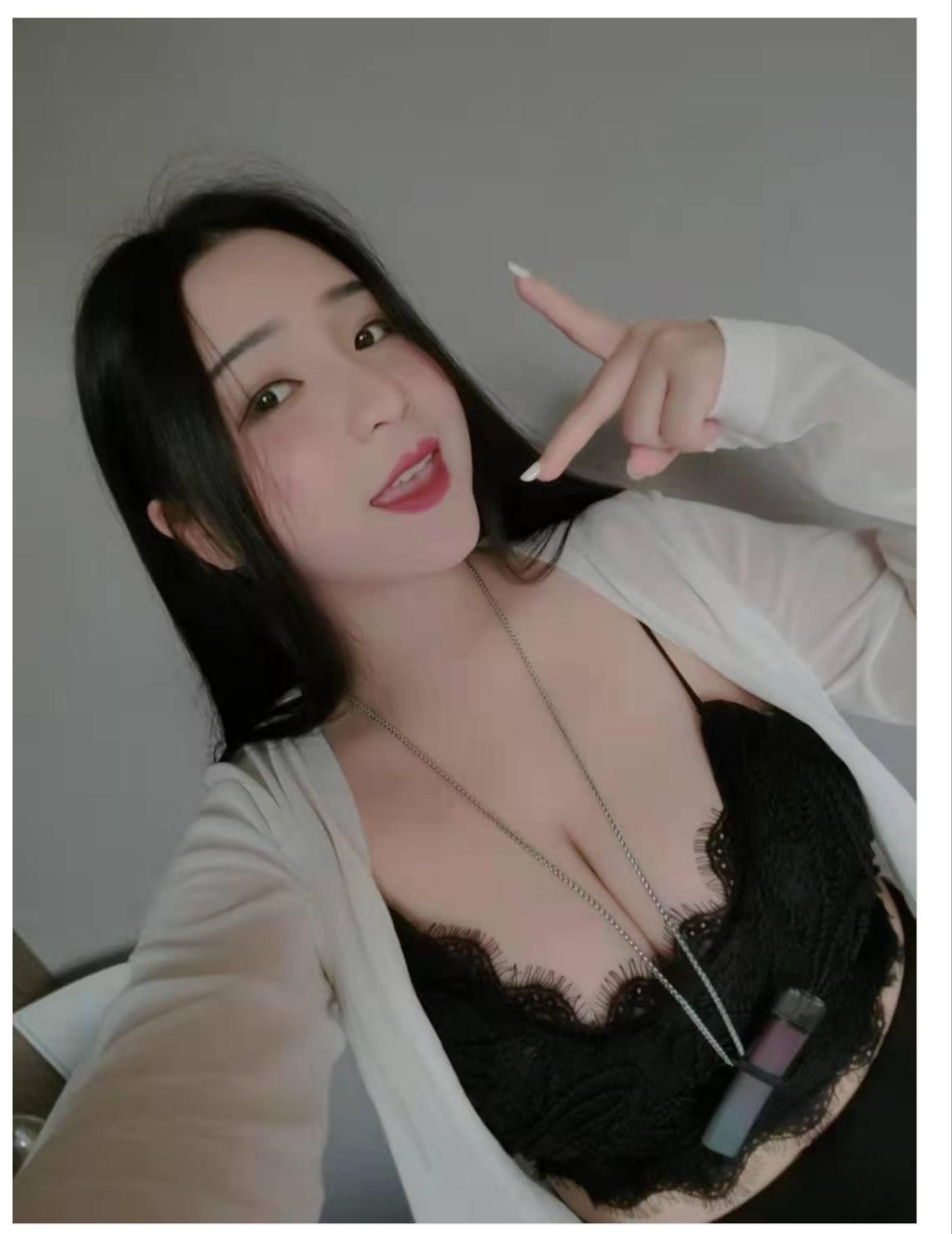 碰上个自己出来干的大奶嫩妞 第1张