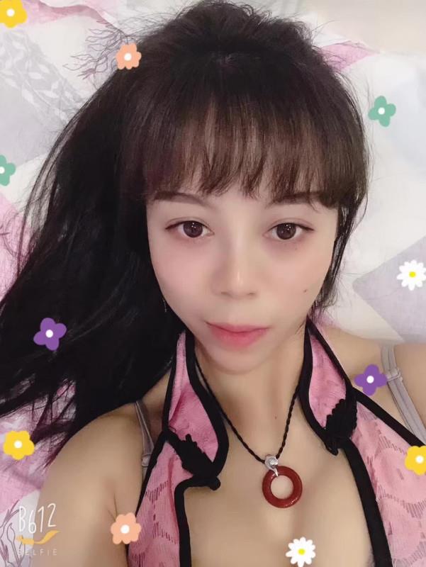 爱打羽毛球熟女燕子 第2张