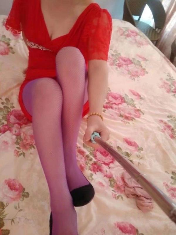 盘龙区万彩城熟女 第1张