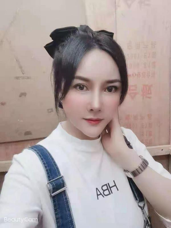 东门牛市口大胸美女 第2张