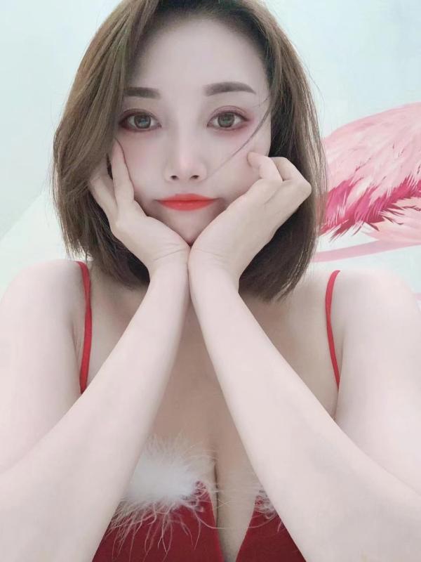秦淮肤白胸大的小姐姐 第3张