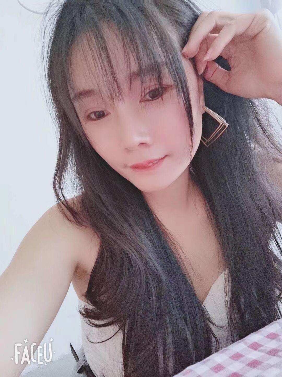 深圳龙华肤白美胸小姐姐 第4张