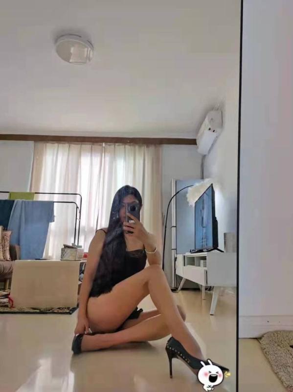 后入长腿黑丝骚妞 第2张