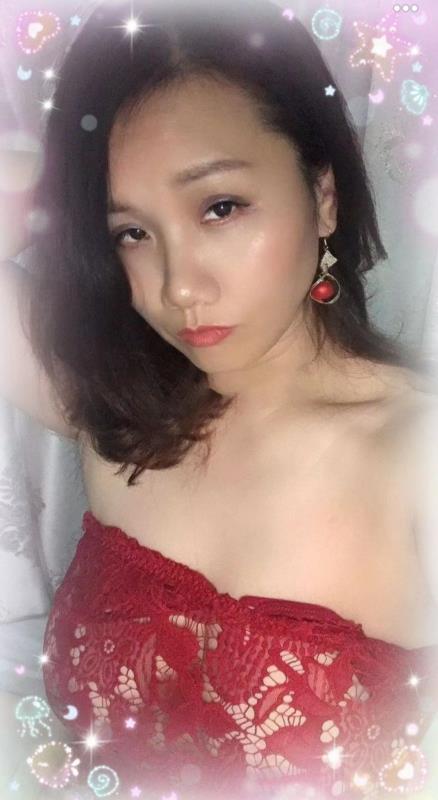 南海练瑜伽的少妇 第1张