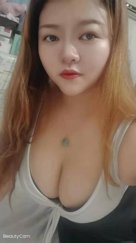丰满的一个妹子 第1张