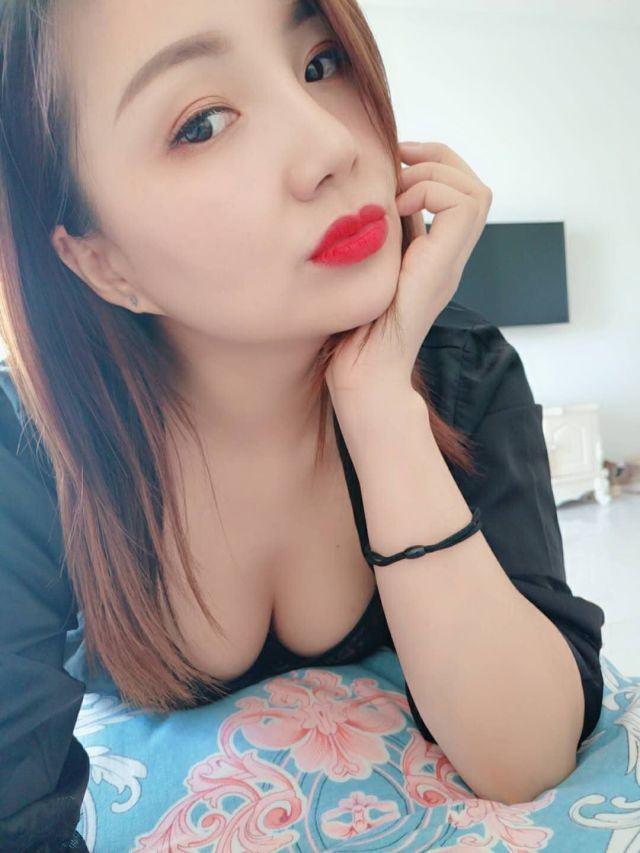 风韵犹存的美少妇 第2张
