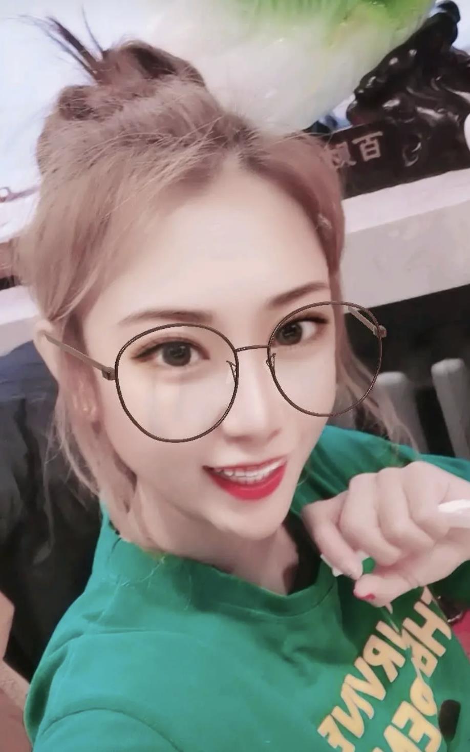 热情且抗干妹子20左右 第2张