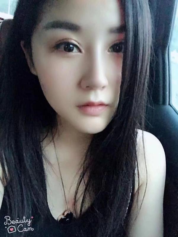 青羊区大奶美女 第2张