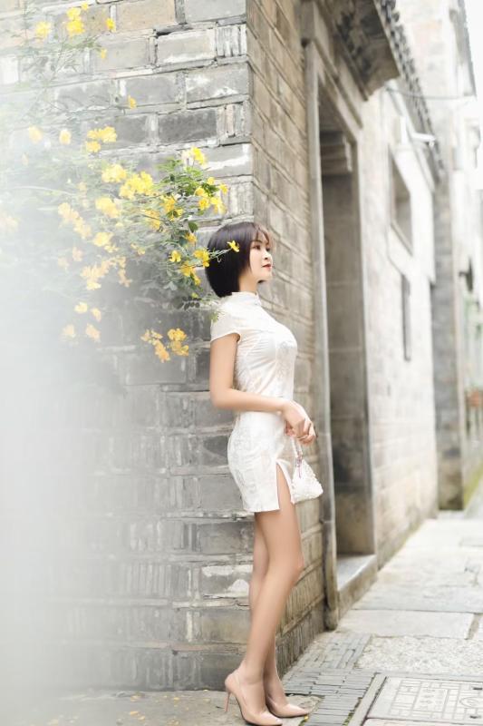 凤凰广场附近美女 第2张