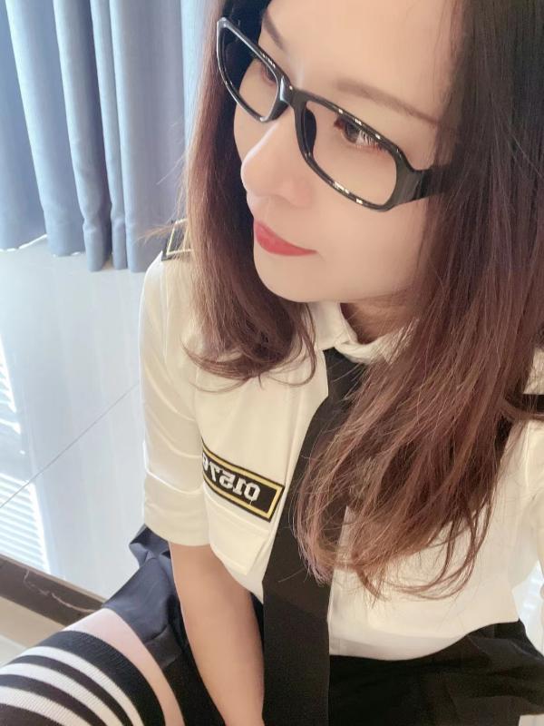 服务到位的骚妇 第2张