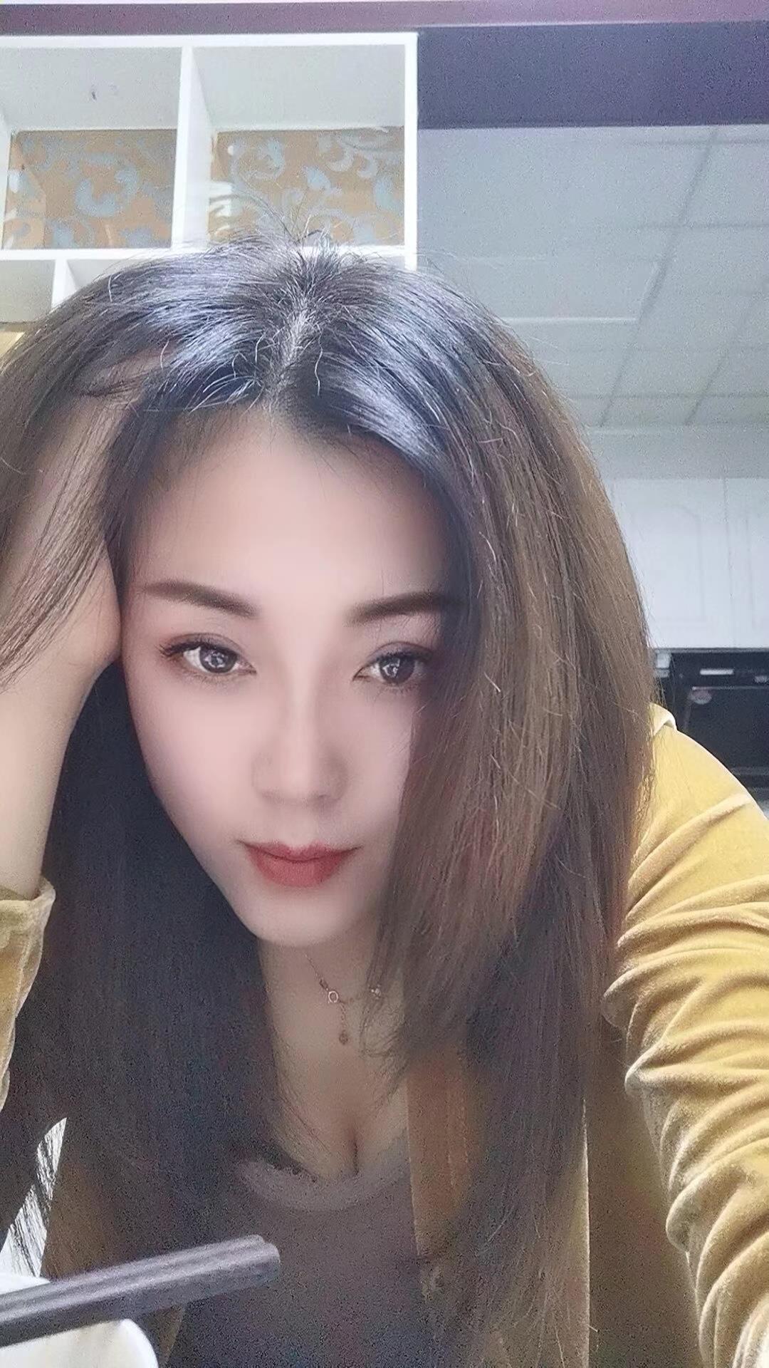 虎泉舌吻少妇 第2张