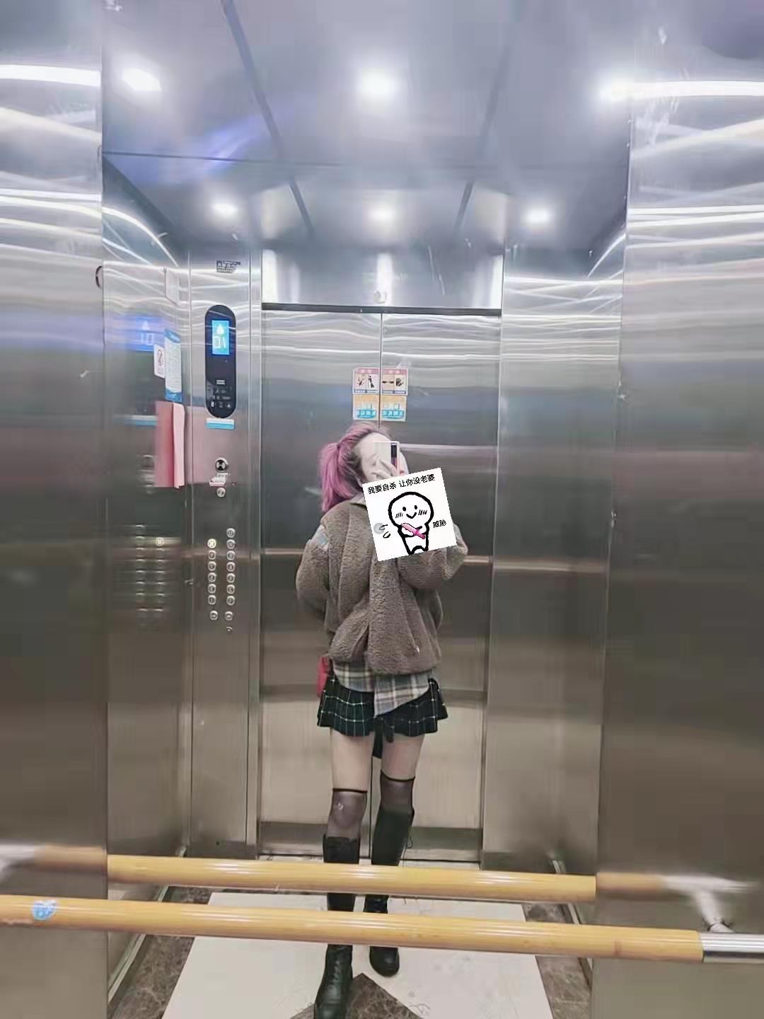 巨乳超级骚.什么制服都有的月儿 第3张