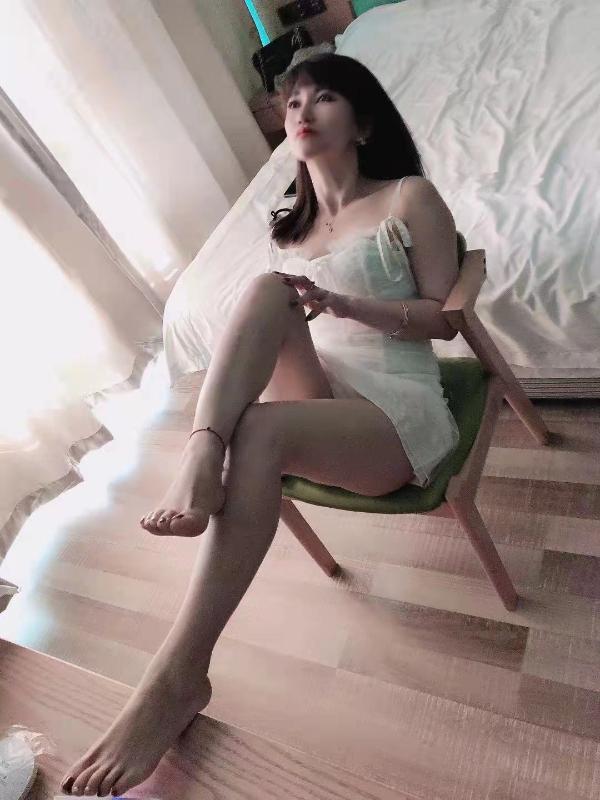 安心街单身少妇 第1张