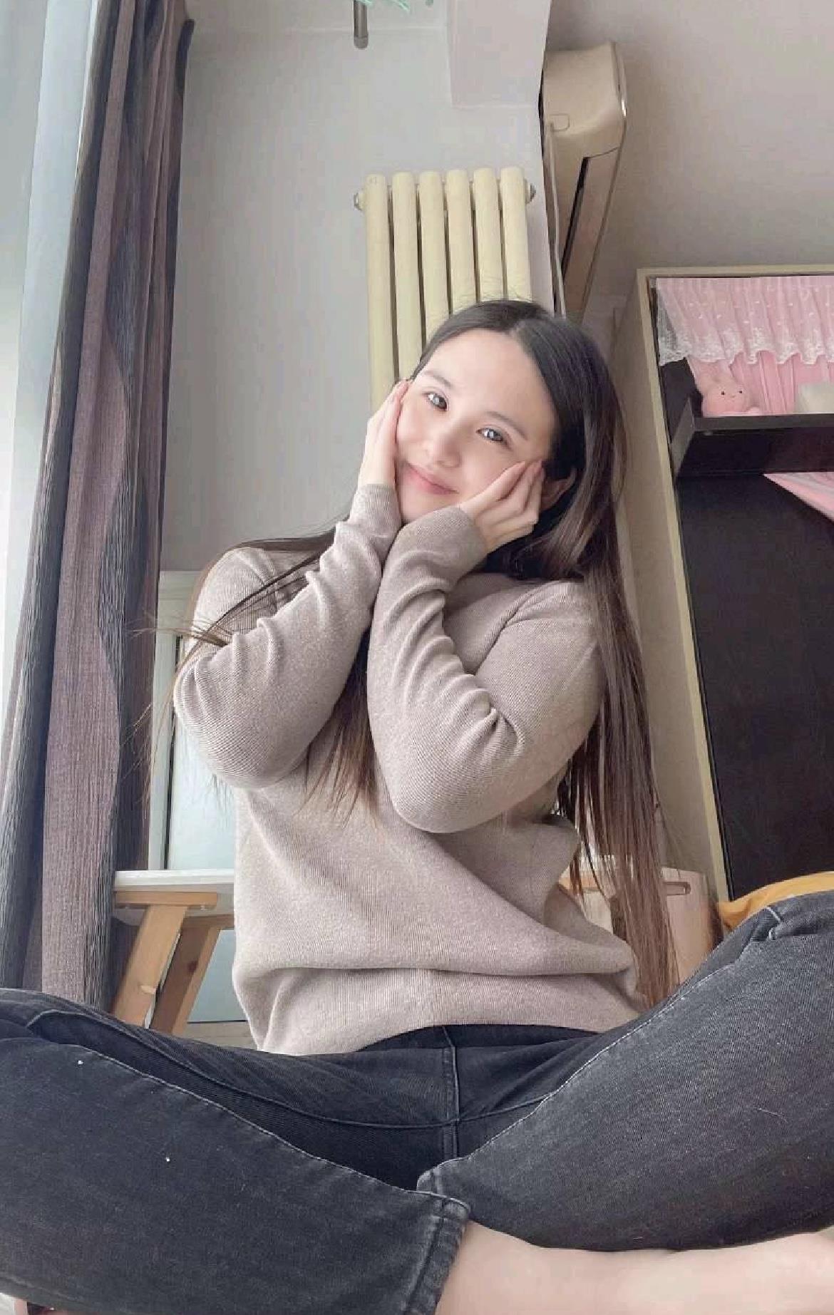 朝阳年轻温柔小美女 第1张