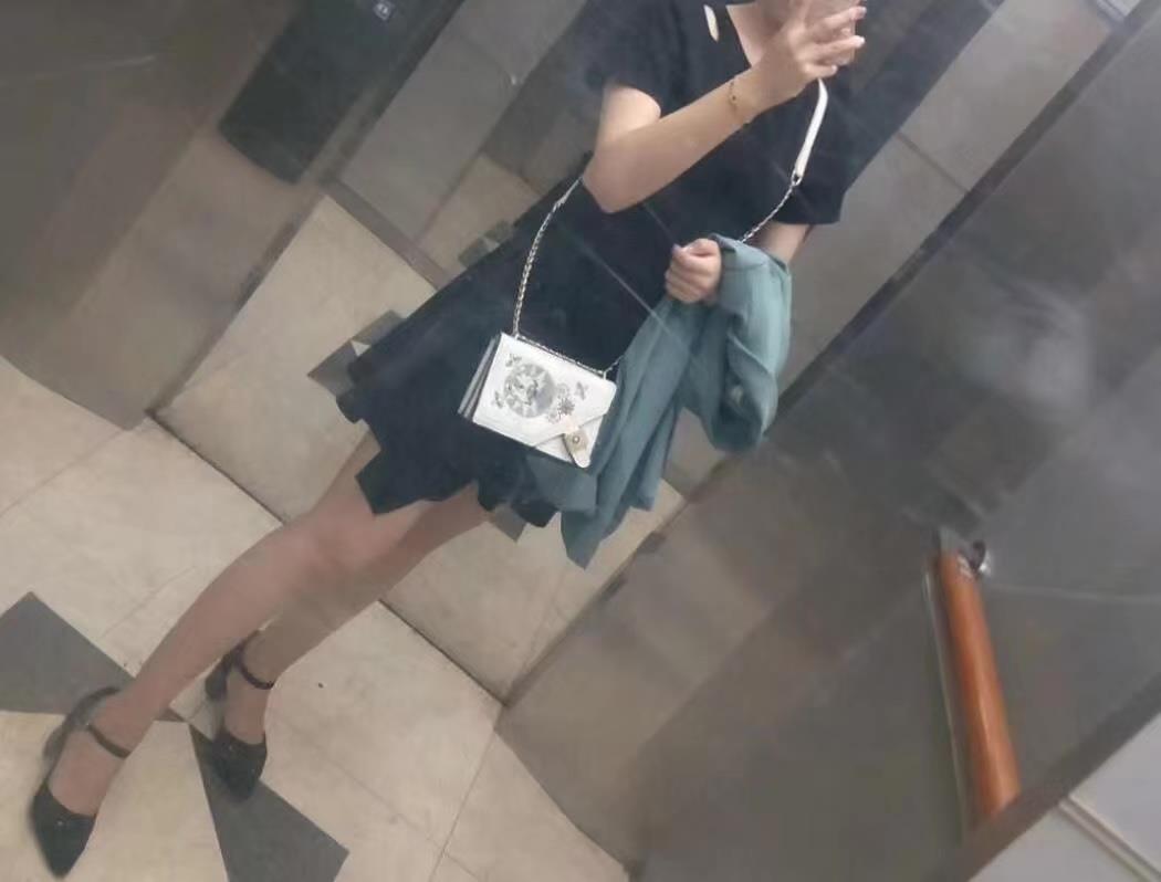 济南洪楼丝袜美女 第1张