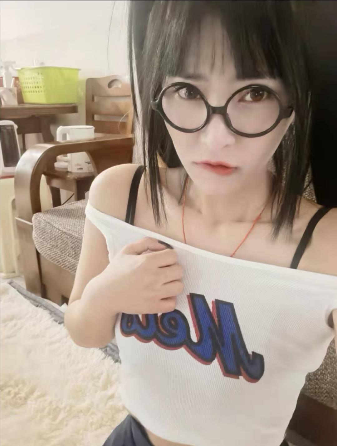 一个不错的妹子 第1张