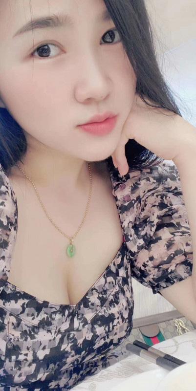 口碑不错的美女 第1张