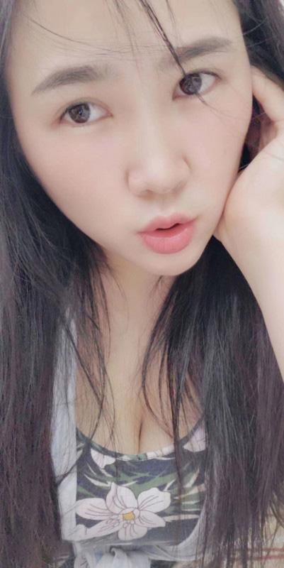 口碑不错的美女 第2张