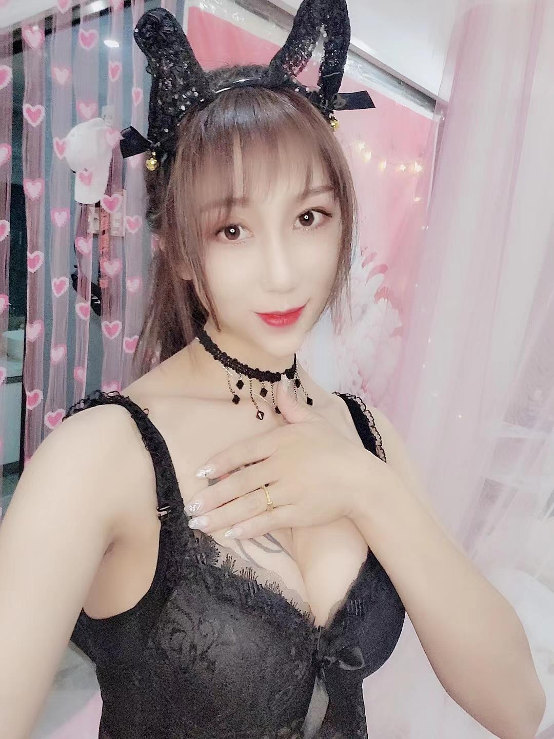 相当不错的美女 第1张