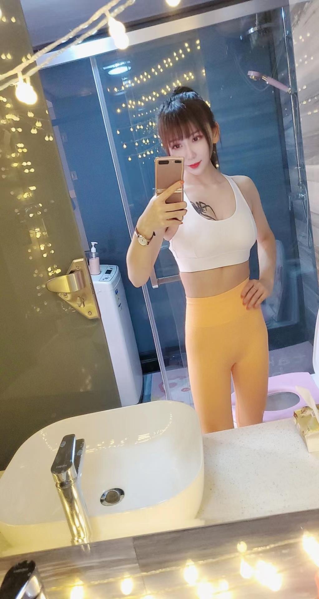 相当不错的美女 第2张