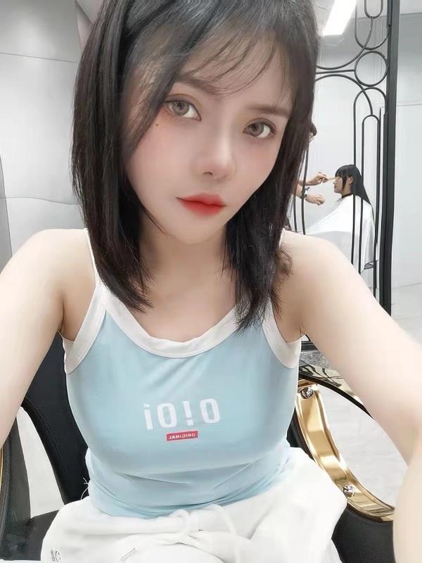 精致小美女 第1张