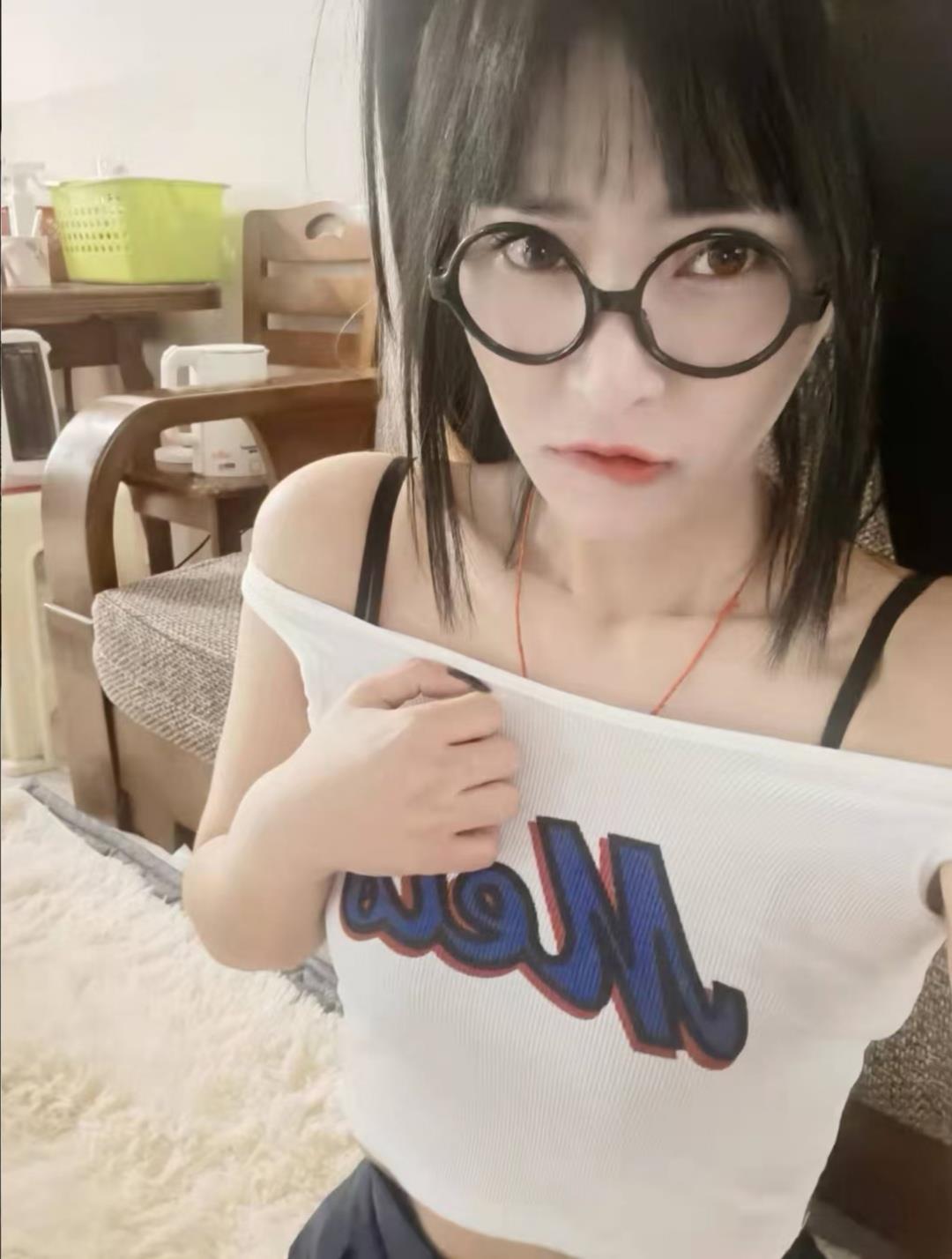 一个玩得比较开的妹子 第2张