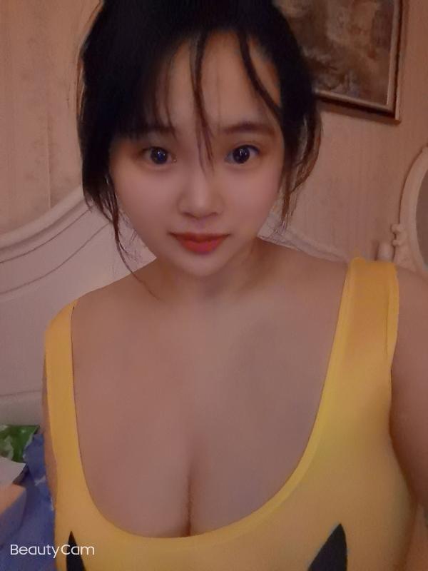 大胸萝莉范的美女 第1张