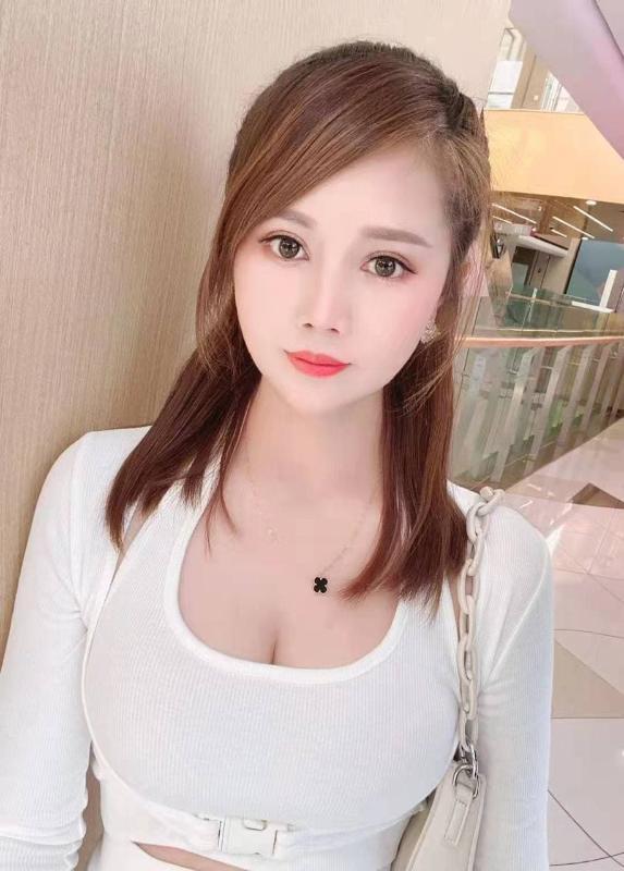 江阴服务不错的美女 第1张