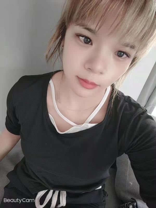 可以Kiss小妹妹秀秀 第1张