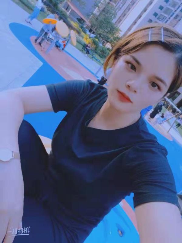 可以Kiss小妹妹秀秀 第2张