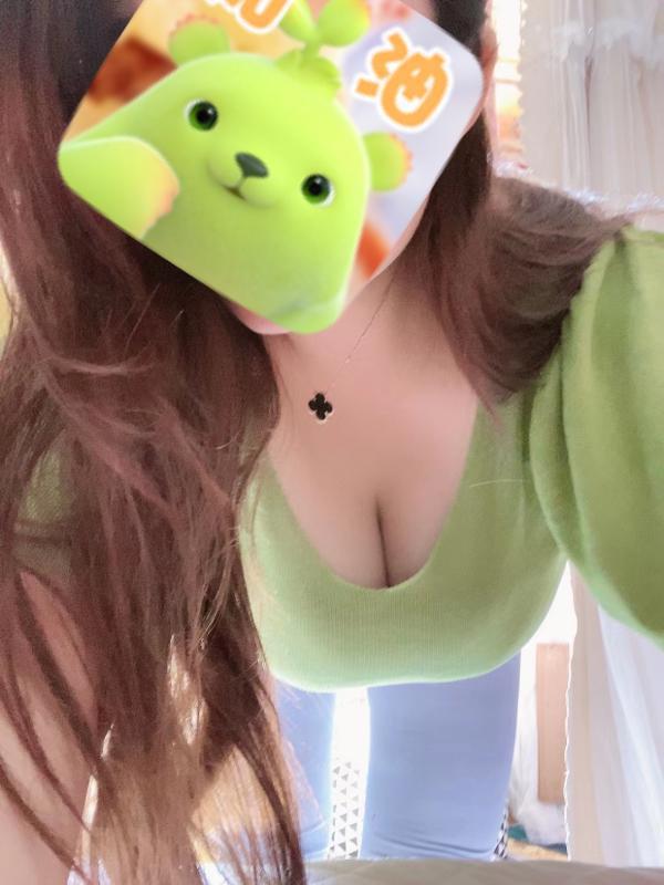 迈皋桥骚女大胸 第3张