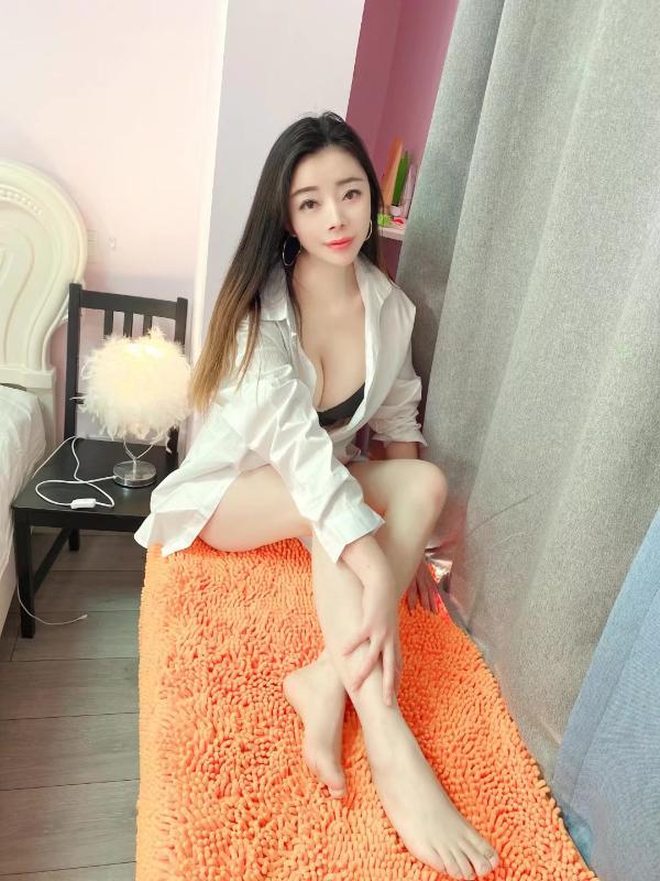 大长腿美女姐姐 第1张