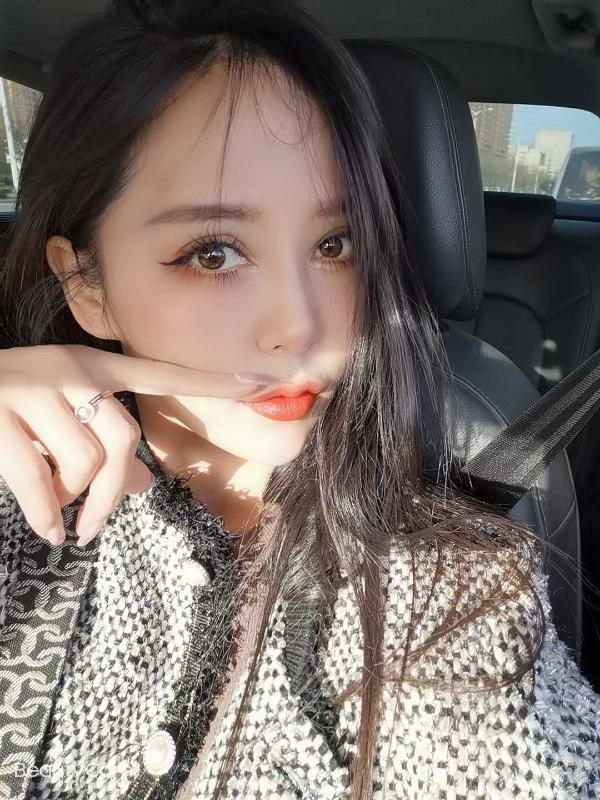 胸大腿长貌美的小姐姐 第1张