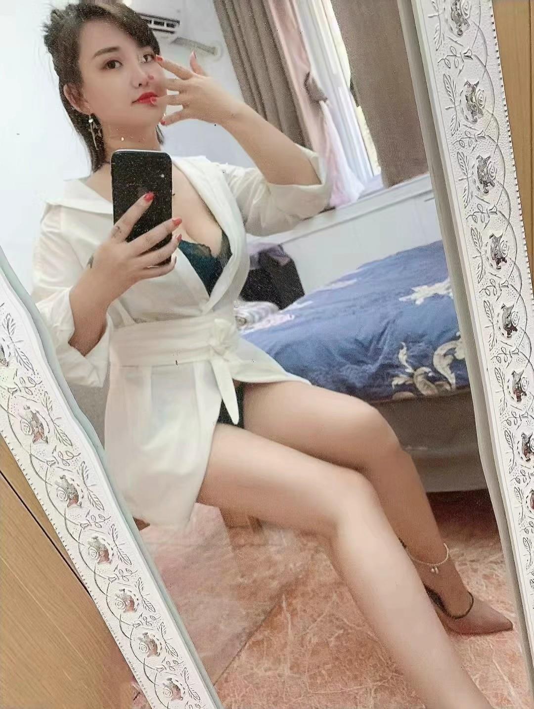 小皮裤女人 第1张