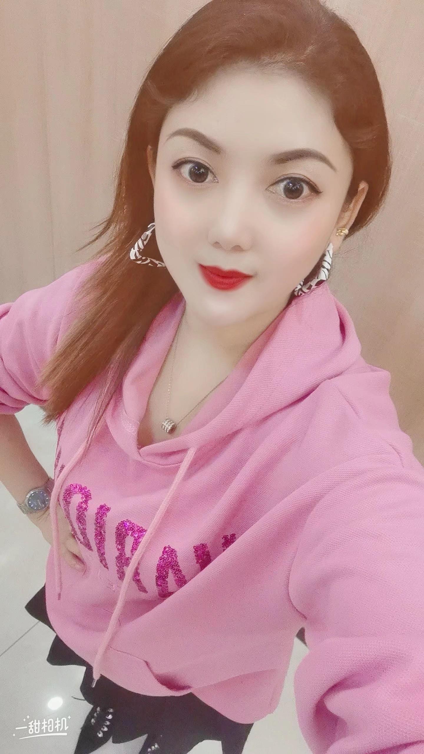 新疆大胸美女 第1张