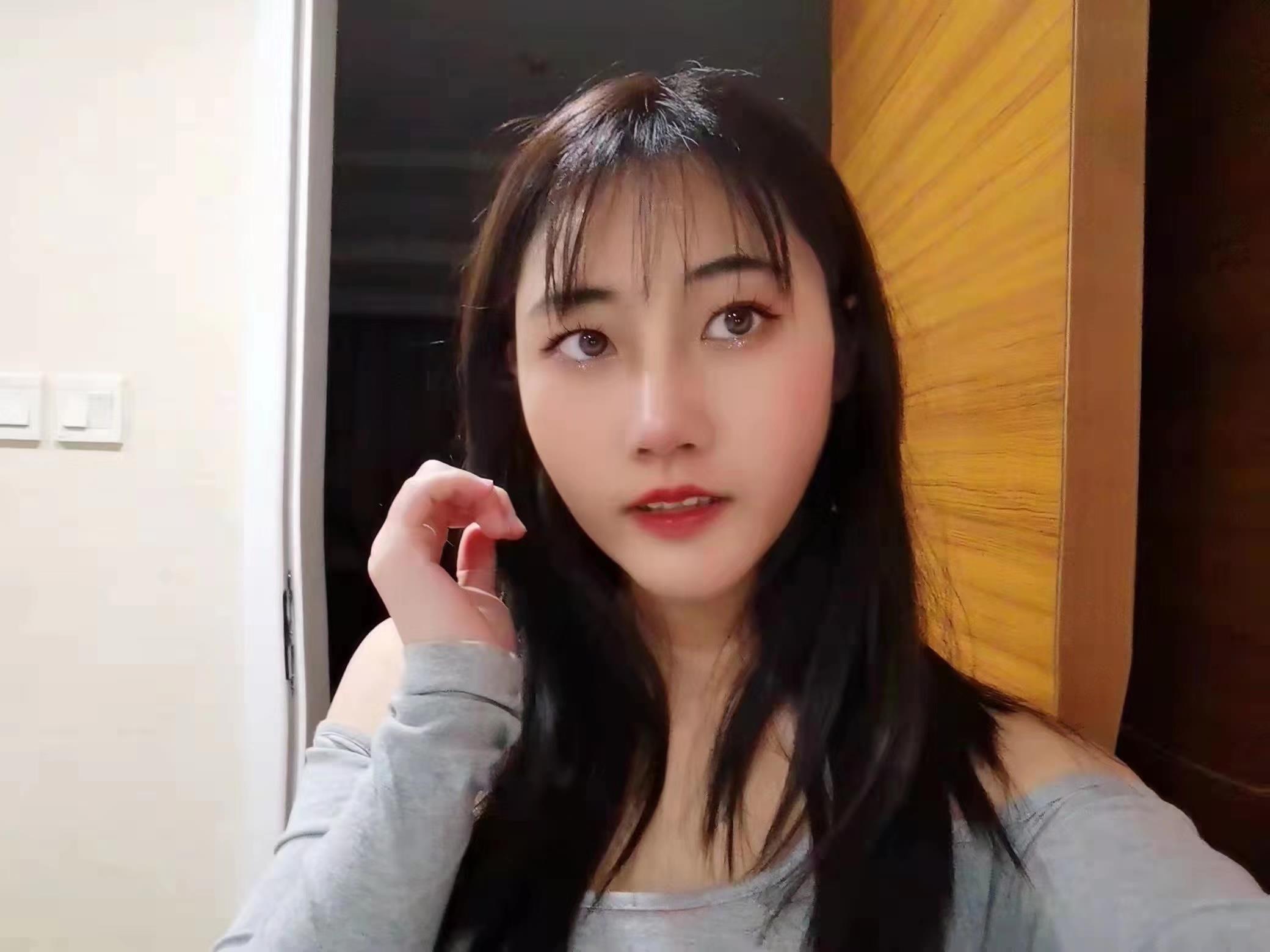 99年小姐姐很漂亮很温柔。 第1张