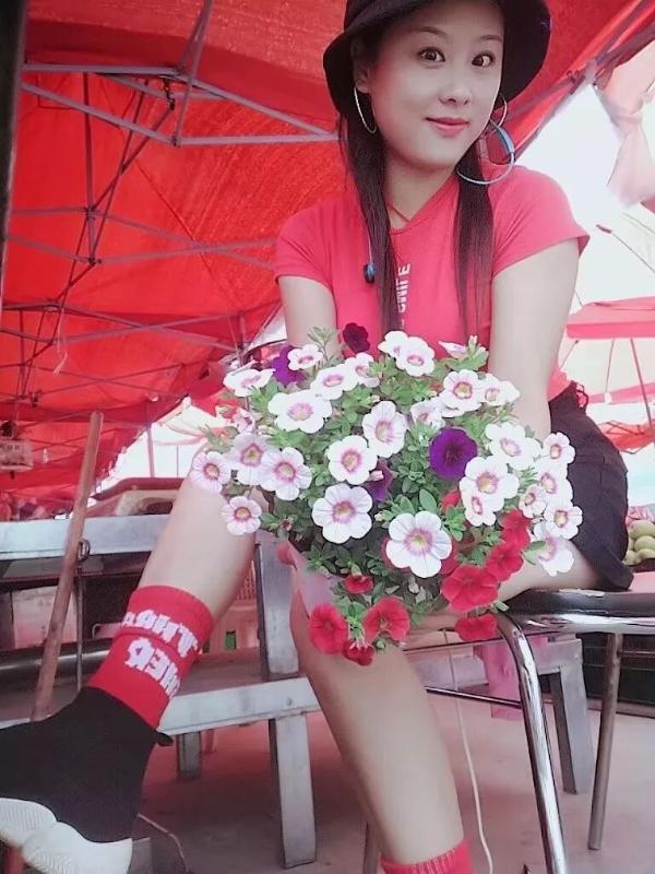 圆脸小姐姐 第1张